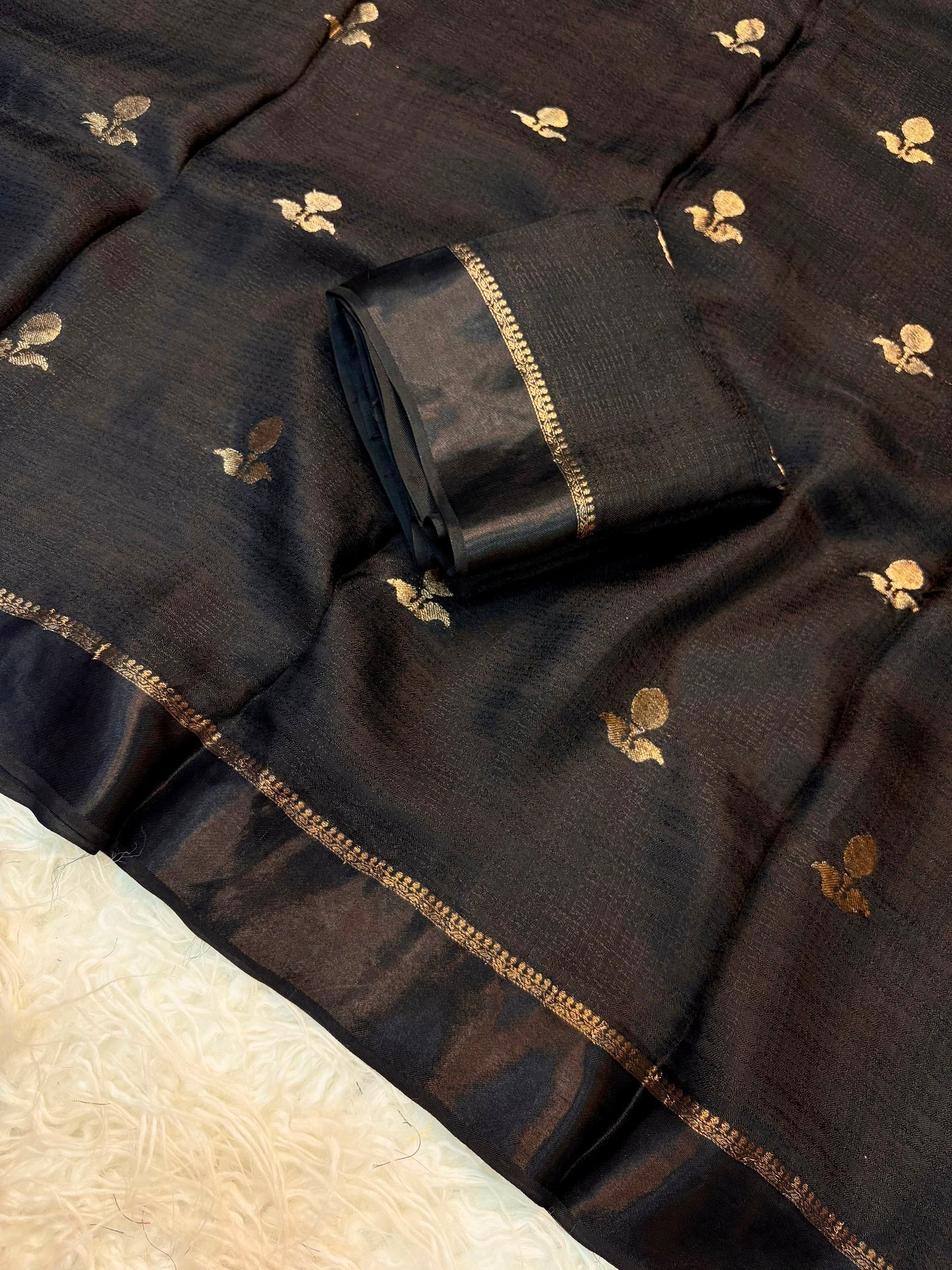 Dreamy Dalia Viscose Khadi Silk Saree (BLACK)