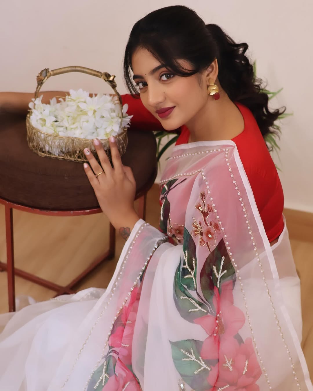 Pearls and Petals Elegant Organza Saree Beautiful print with Heavy Handcrafted Khatli and Pearl work all over saree paired with Plain Cherry Red Color Blouse Piece