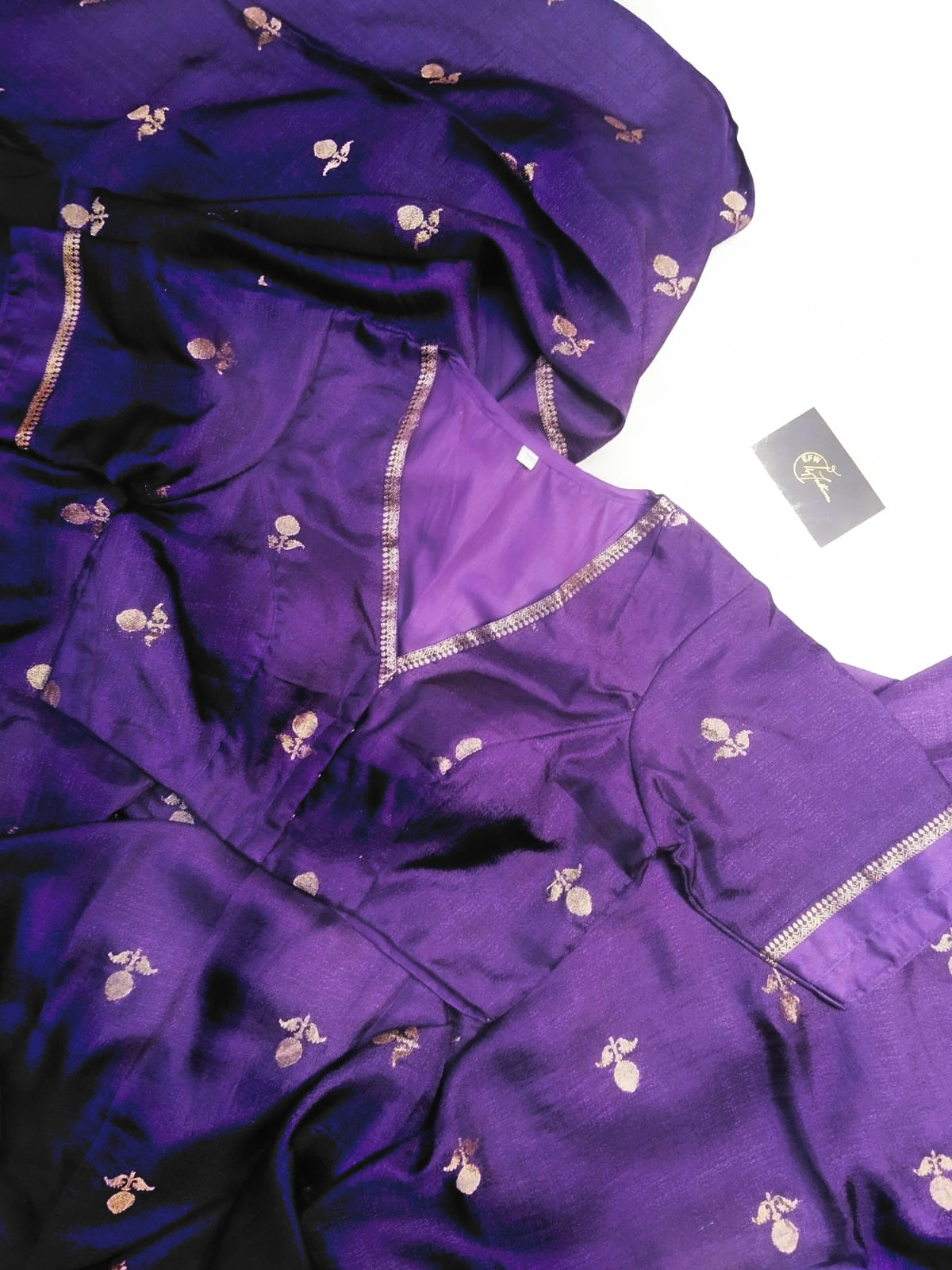 Dreamy Dalia Viscose Khadi Silk Saree (Violet Color)