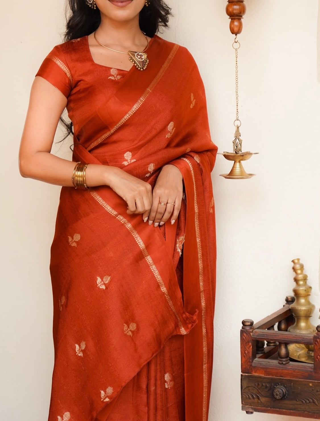 Dreamy Dalia Viscose Khadi Silk Saree (Rusty Orange)