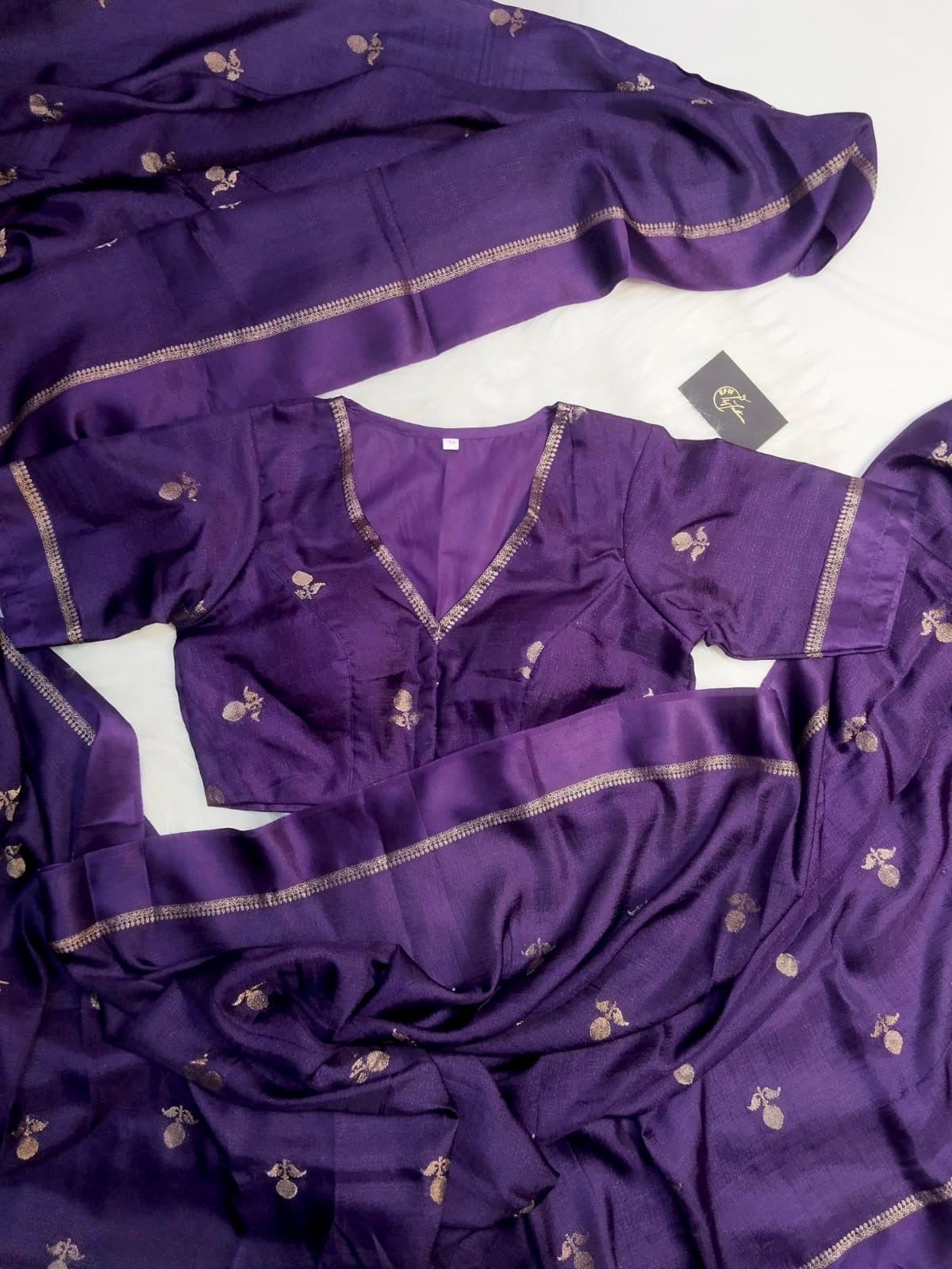 Dreamy Dalia Viscose Khadi Silk Saree (Violet Color)