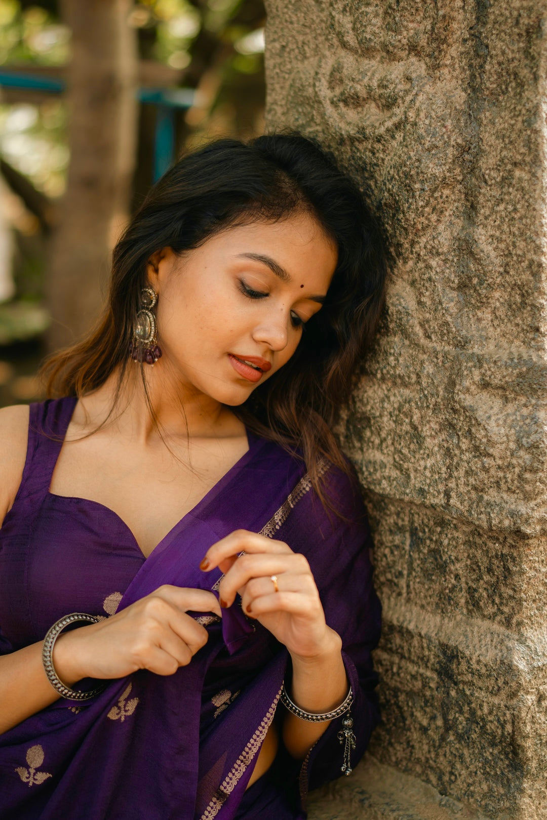 Dreamy Dalia Viscose Khadi Silk Saree (Violet Color)