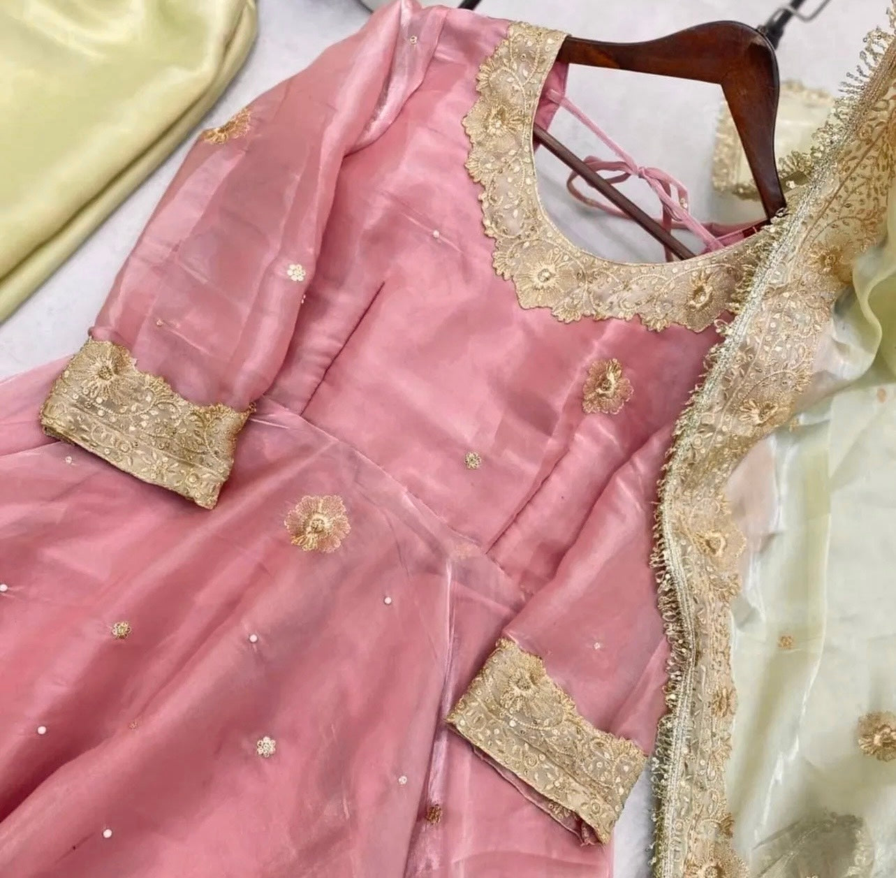 Organza Salwar-Suit: Readymade Size 38: PISTA Color SALWAR and DUPATTA