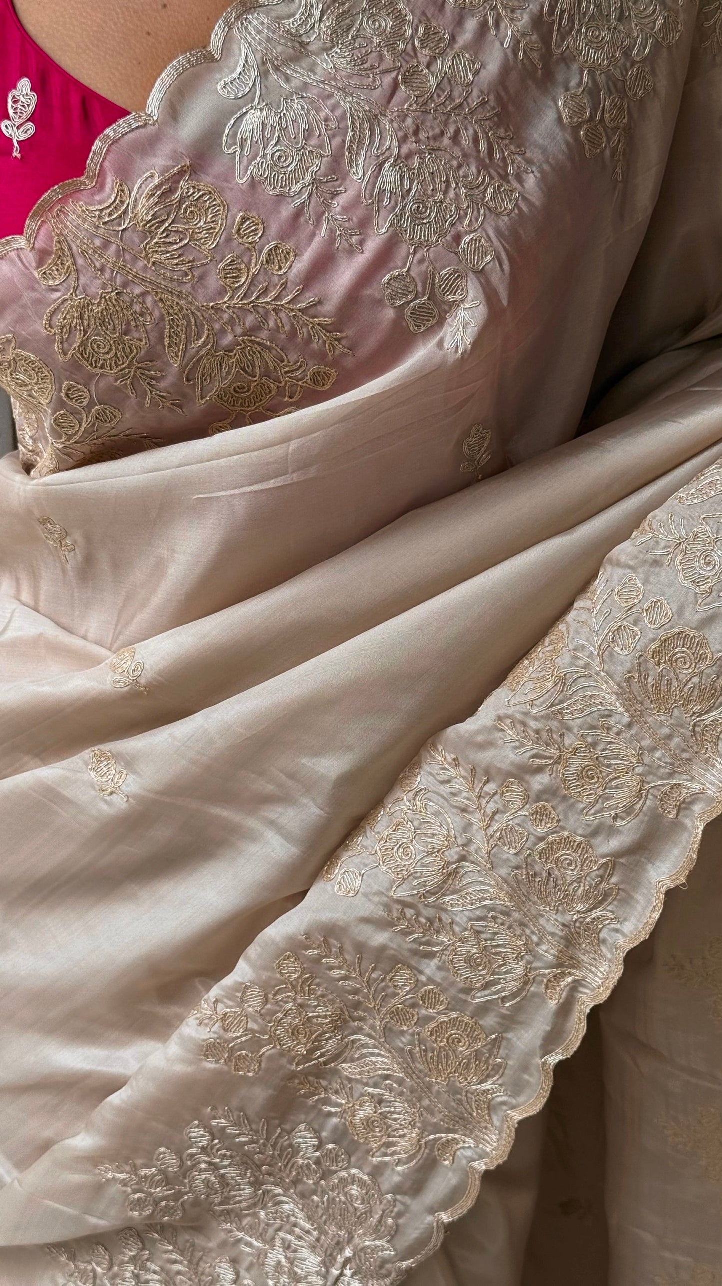 PASTEL IVORY COLOR Saree CRAPE SATIN and vibrant rani pink Blouse Piece