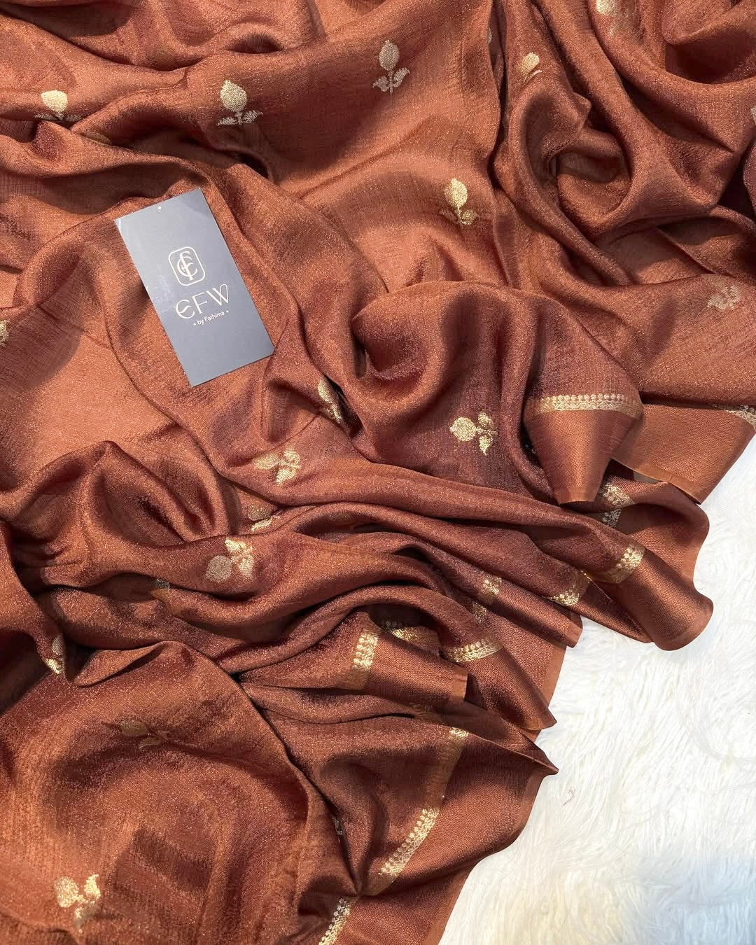 Dreamy Dalia Viscose Khadi Silk Saree (Mocha Color)