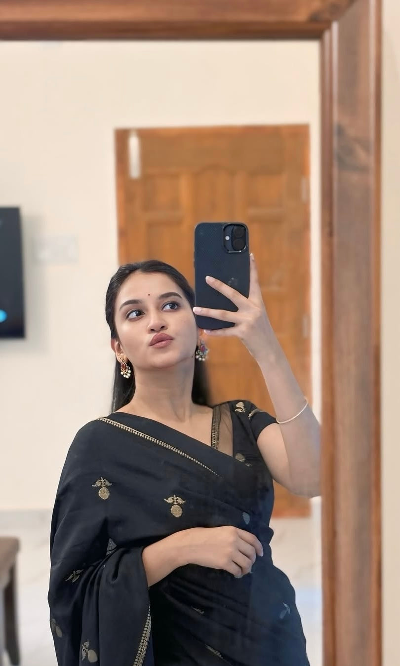 Dreamy Dalia Viscose Khadi Silk Saree (BLACK)