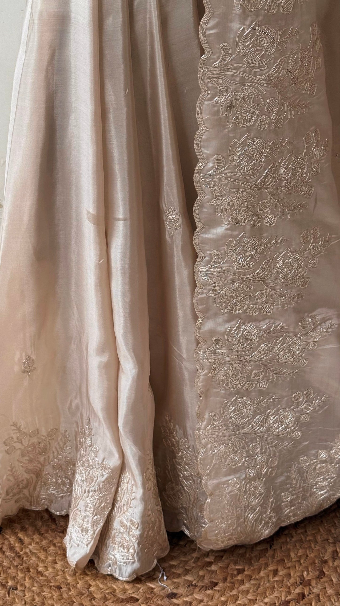 PASTEL IVORY COLOR Saree CRAPE SATIN and vibrant rani pink Blouse Piece