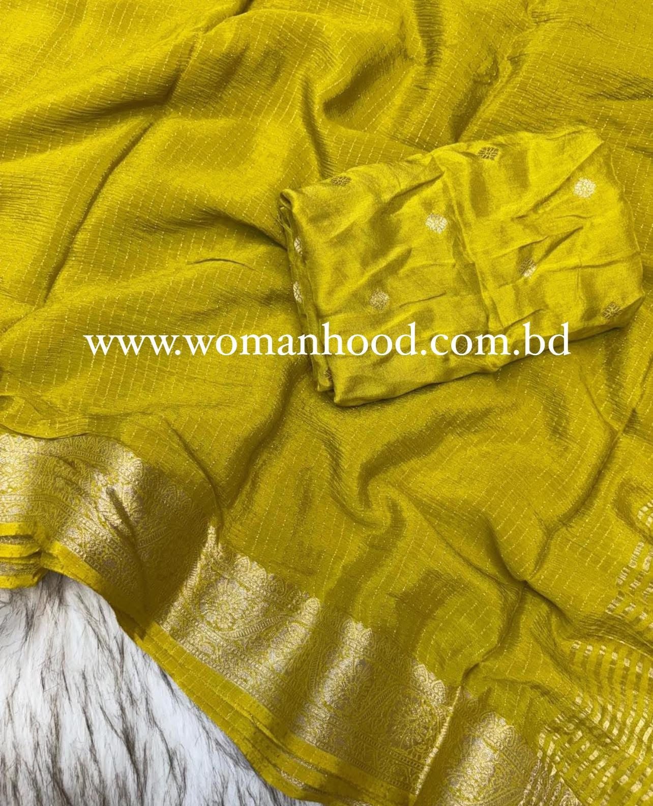 Chinon Silk Saree with Jari Lining Allover The Saree with Heavy Weaving Border and Pallu paired with Weaving Chinon Silk Blouse Piece