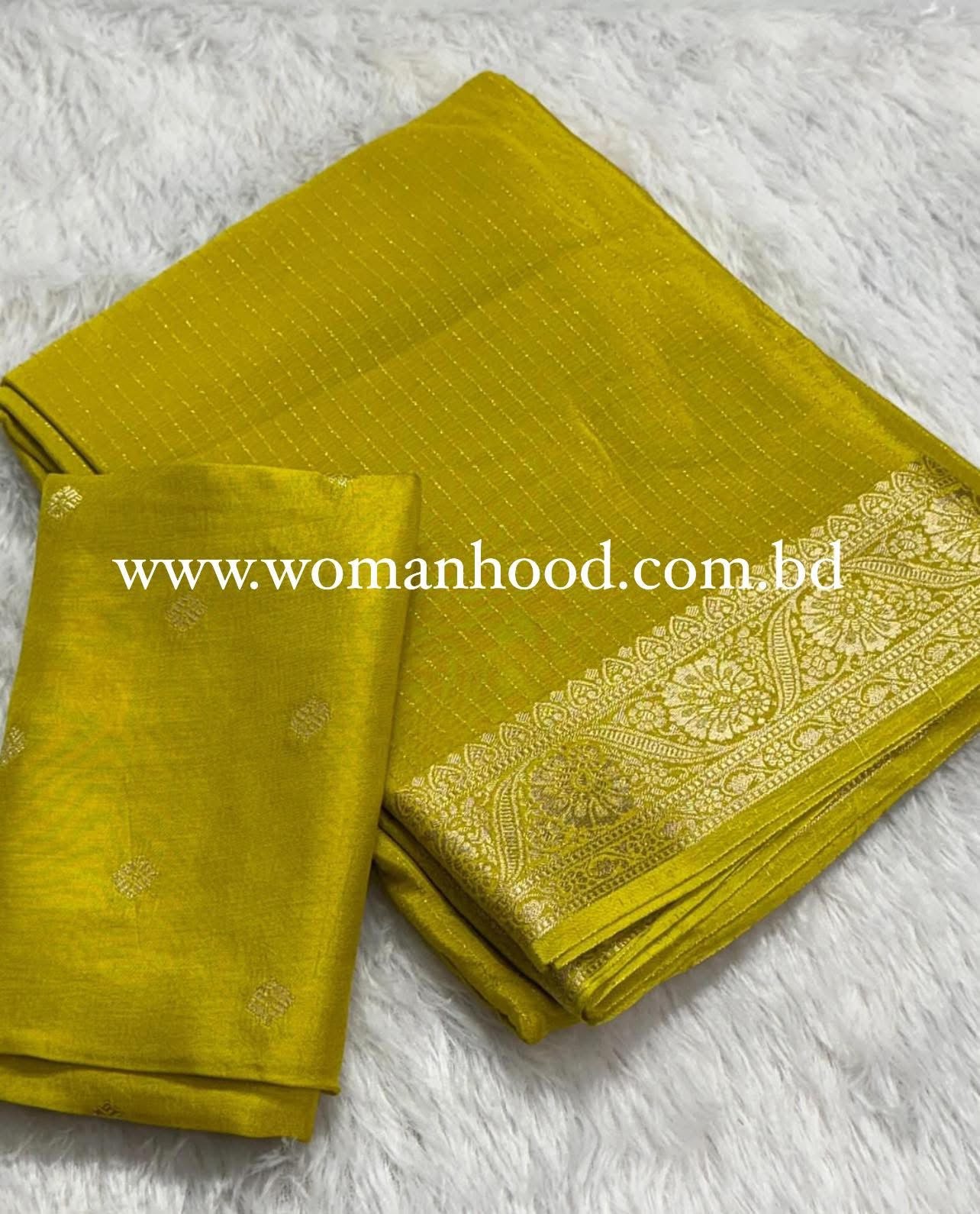 Chinon Silk Saree with Jari Lining Allover The Saree with Heavy Weaving Border and Pallu paired with Weaving Chinon Silk Blouse Piece